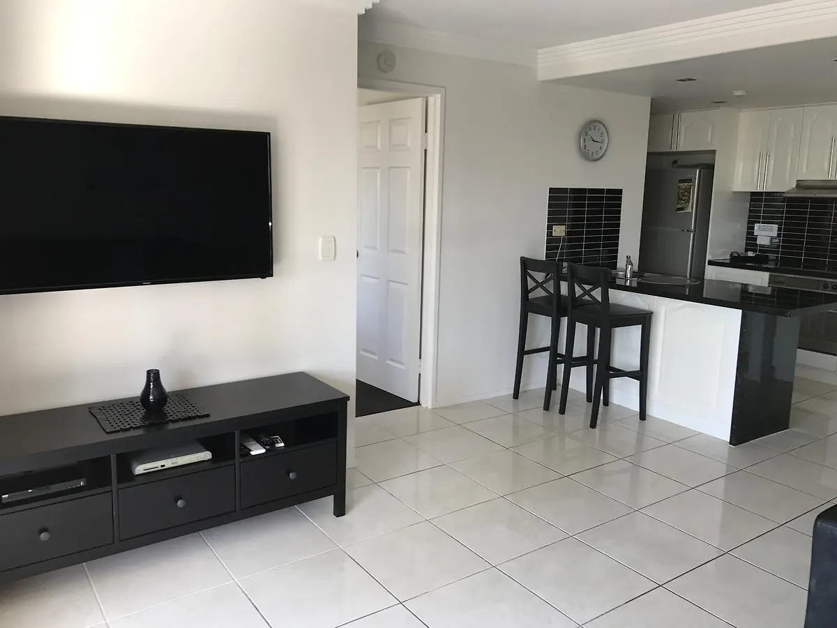 Baronnet Apartments Gold Coast 4*,